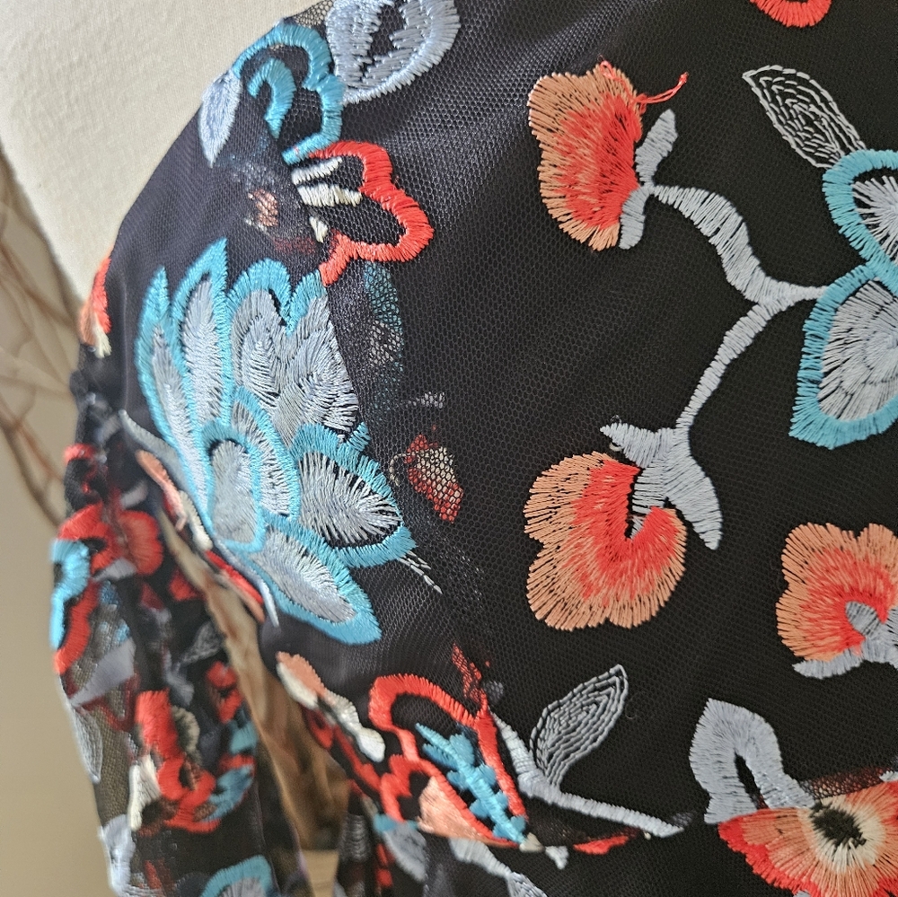NWT Boston Proper Alexia Admor Black Floral Embroidered Blouse - Picture 3 of 7